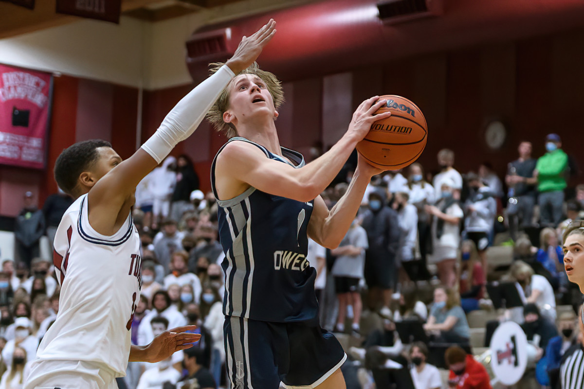 Tualatin Lake Oswego boys basketball Ken Waz 46